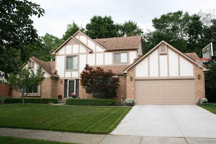 24523 Venice Dr Novi, MI 48374 | MLS 2210052709 Photo 1