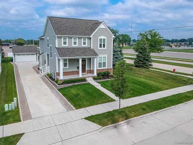 3591 Arbor Royal Oak, MI 48073 | MLS 2210052651 Photo 1