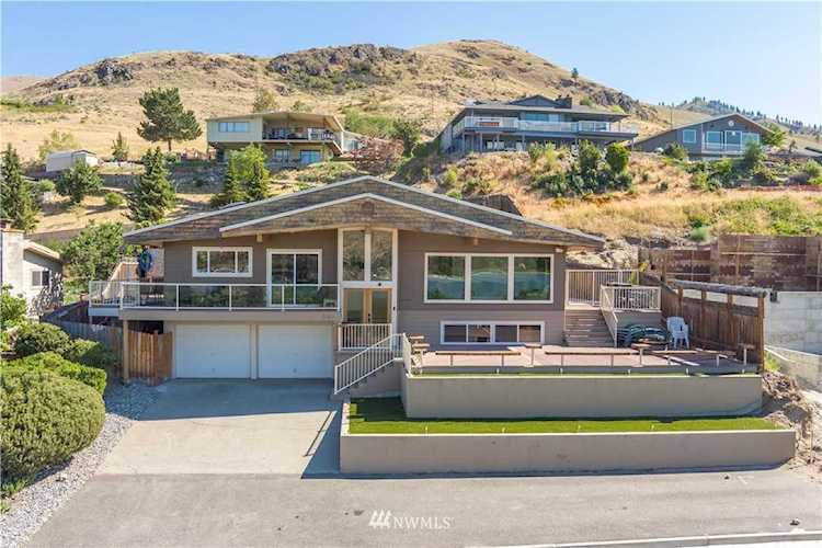 523 Peterson Place Chelan, WA 98816 | MLS® 1804409 Photo 1