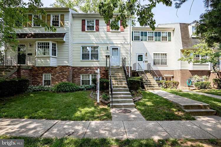 1721 Hart Ct Crofton, MD 21114