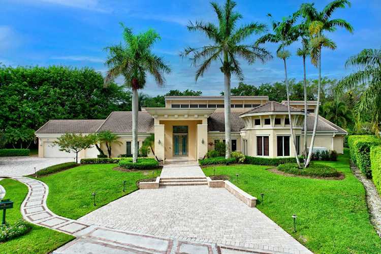 19719 Oakbrook Circle Boca Raton, FL 33434