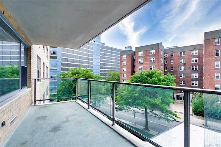 2500 Johnson Avenue #5J Bronx, NY 10463
