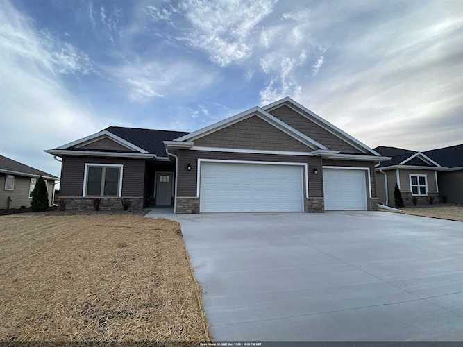 2525 Tipperary Trl De Pere, WI 54115 | MLS 50243836 Photo 1