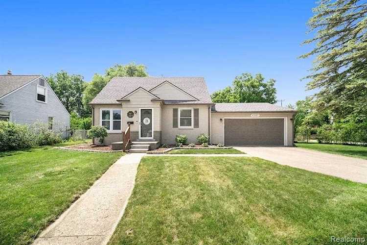 23267 Violet St Farmington, MI 48336 | MLS 2210054237 Photo 1