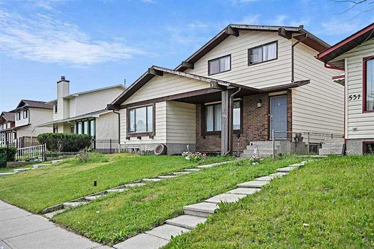 535 Whiteland Dr NE Calgary, AB T1Y 3S5