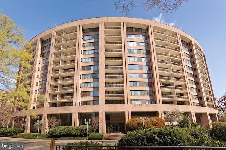 1805 Crystal Dr #810S Arlington, VA 22202