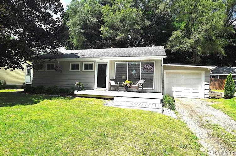46120 E Frederick St Northville Twp, MI 48167 | MLS 2210050087 Photo 1