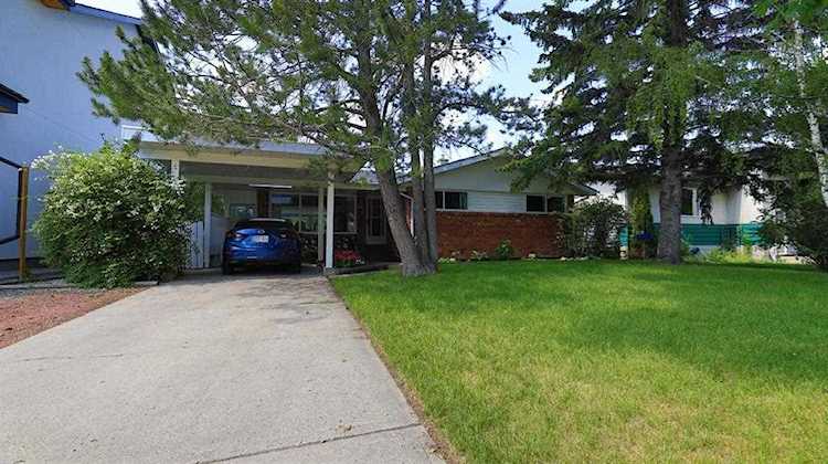 56 Rosery Dr NW Calgary, AB T2K 1L7