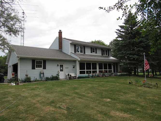 1692 Shangra La Ln Neenah, WI 54956