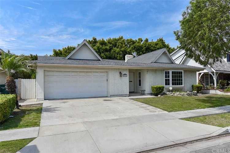 6051 Softwind Dr Huntington Beach, CA 92647