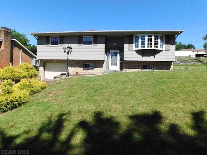 1228 Grant Avenue Altoona, PA 16602