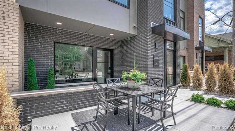 106 N Center Cove Cove #12 Northville, MI 48167