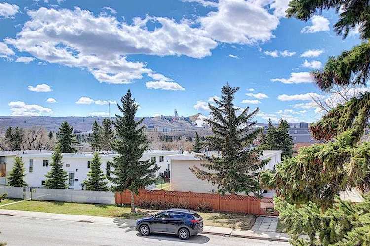 4512 75 St NW #301 Calgary, AB T3B 2M9