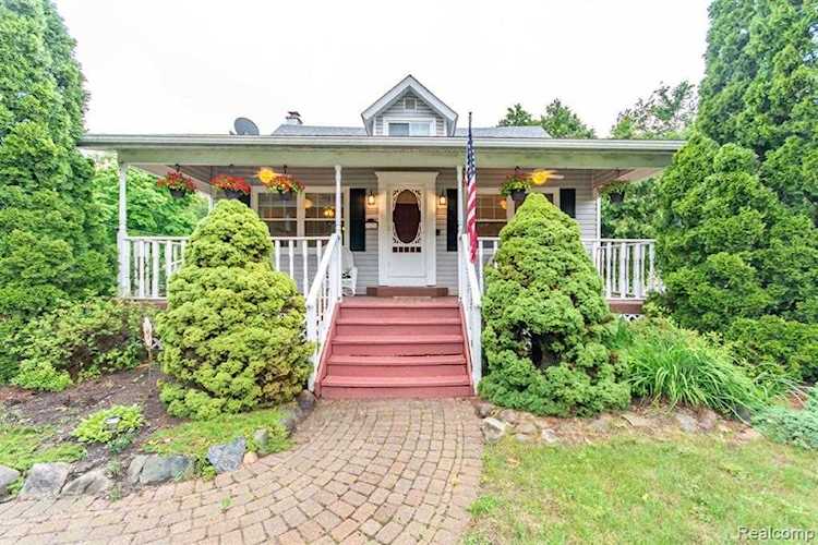 8437 Gray St Westland, MI 48185 | MLS 2210050634 Photo 1