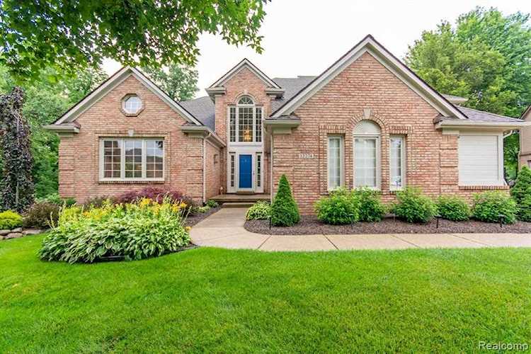 12274 Woodlands Ct Plymouth Twp, MI 48170