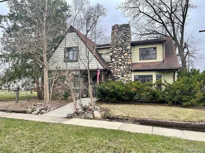 110 Detroit St South Lyon, MI 48178