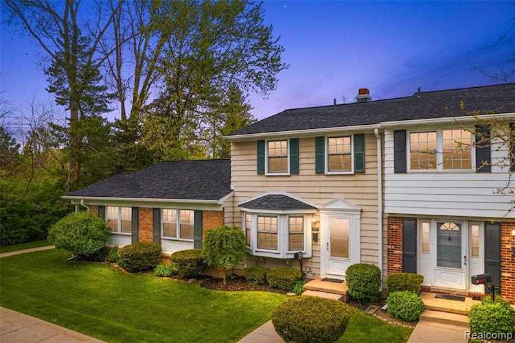 19487 Eddington Pl Northville Twp, MI 48167 | MLS 2210034339 Photo 1