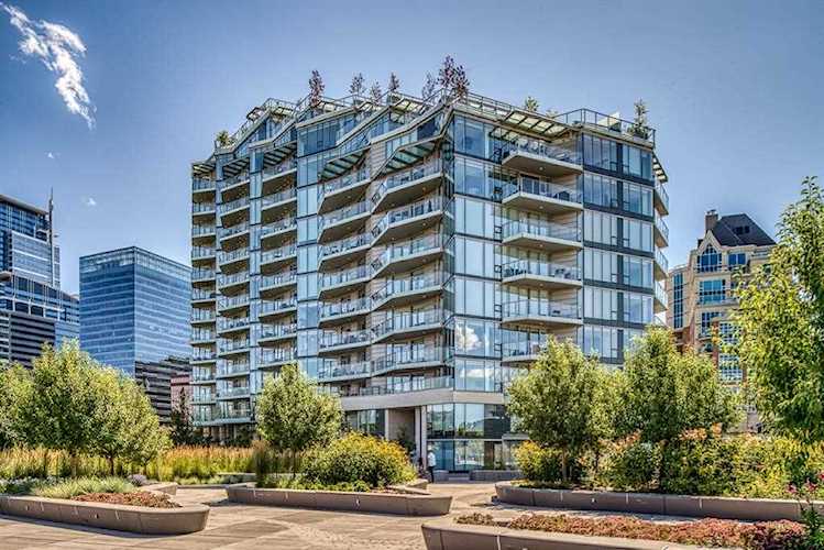 738 1 Ave SW #1307 Calgary, AB T2P 5G8