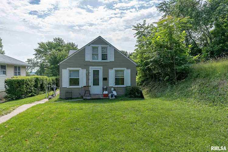 149 4th St Silvis, IL 61282