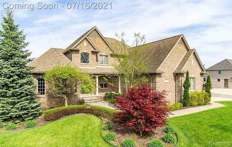 56210 Summit Dr Shelby Twp, MI 48316