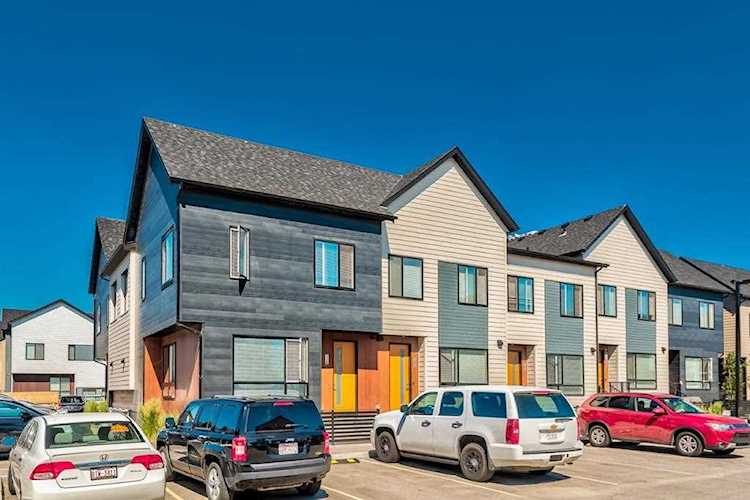 125 Redstone Crescent NE Calgary, AB T3N 1M4