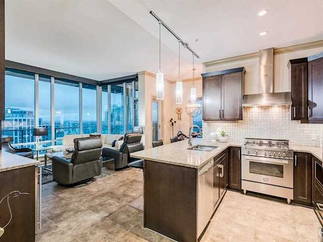 210 15 Ave SE #3303 Calgary, AB T2G 0B5