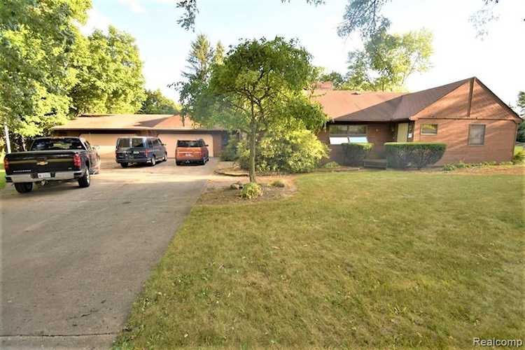 930 Ottawa Dr Troy, MI 48085