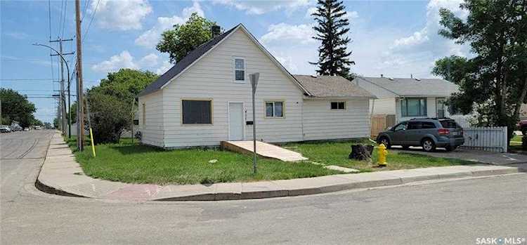 405 Mcintyre St Regina, SK S4R 2M2
