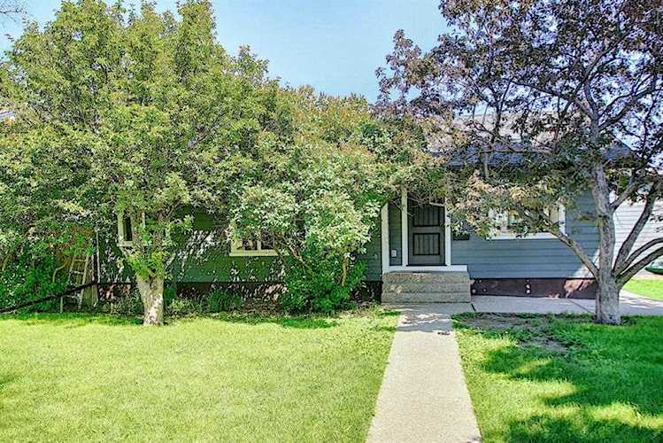 5004 2 St NW Calgary, AB T2K 0Z3