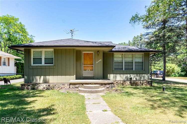 10580 Estola Ave White Lake Twp, MI 48386
