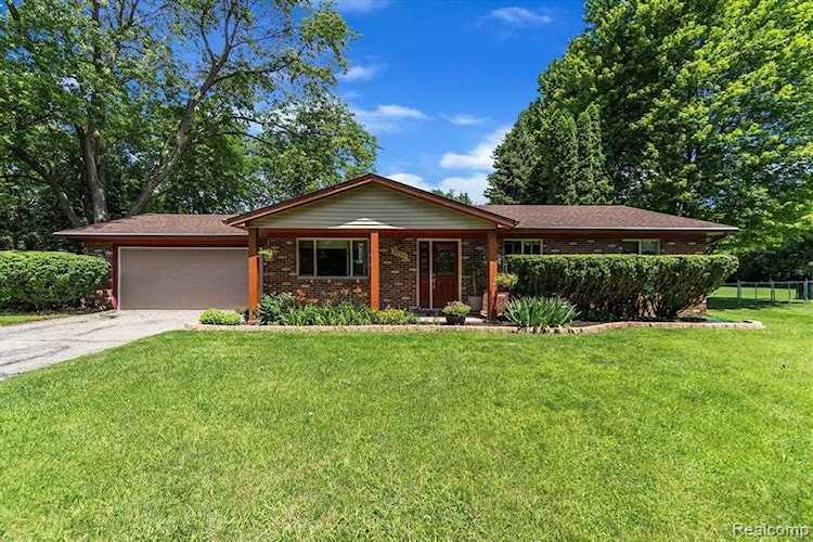 8703 Coyle Dr Putnam Twp, MI 48169 | MLS 2210054826 Photo 1