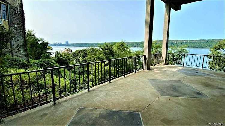 2521 Palisade Avenue #9B Bronx, NY 10463