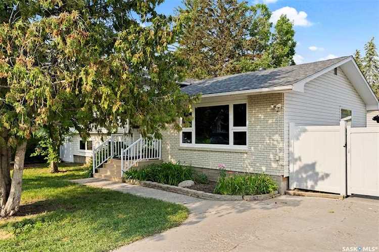 4623 Queen St Regina, SK S4S 5Y1