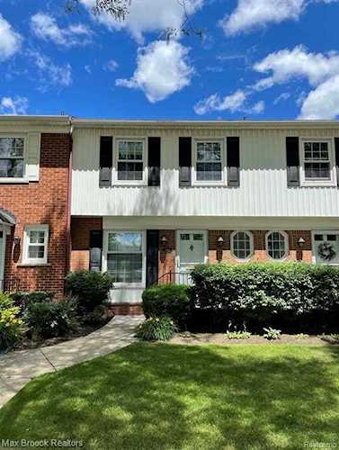 2450 W 13 Mile Rd Royal Oak, MI 48073
