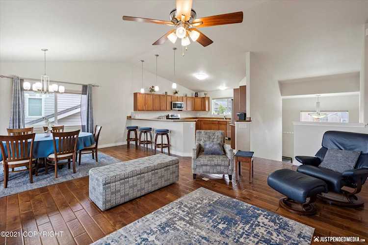 5541 Big Bend Loop Anchorage, AK 99502