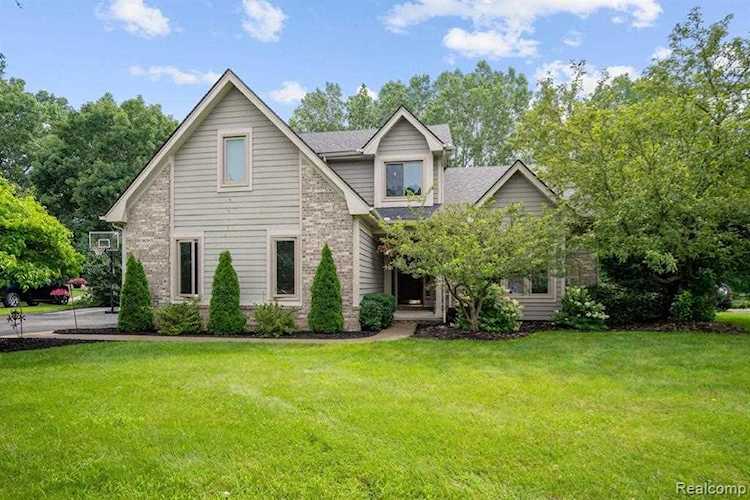 9085 Sea Breeze Hamburg Twp, MI 48169 | MLS 2210056160 Photo 1