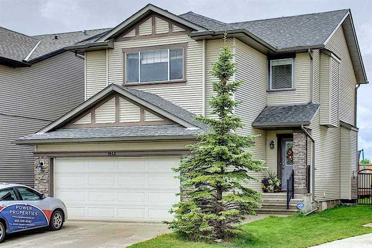 134 Cougarstone Close SW Calgary, AB T3H 5W3