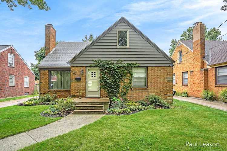704 SE Mulford Dr Grand Rapids, MI 49507 | MLS 21027601 Photo 1