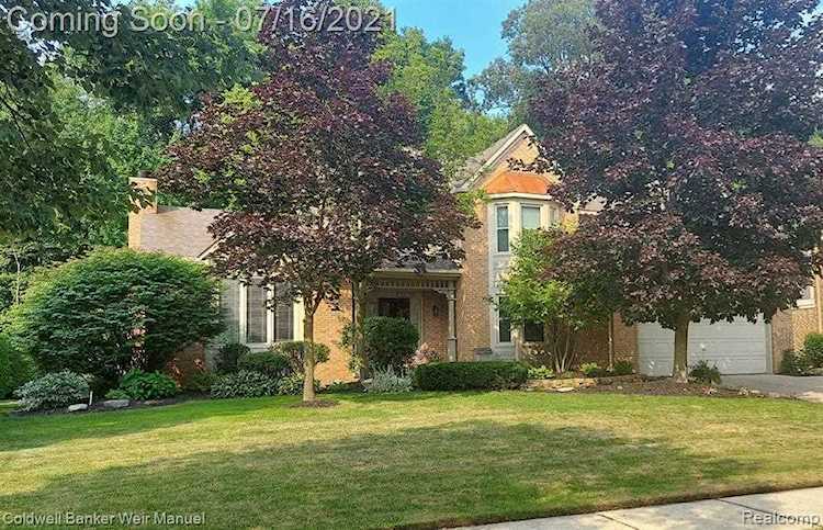 45760 White Pines Dr Novi, MI 48374 | MLS 2210056164 Photo 1