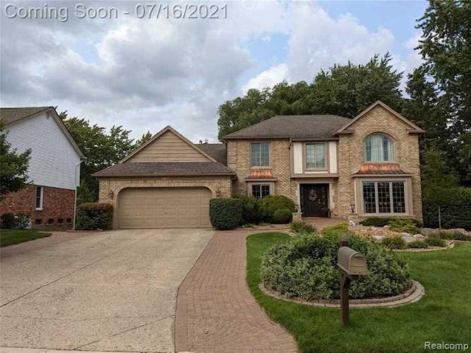 3400 Salem Dr Rochester Hills, MI 48306