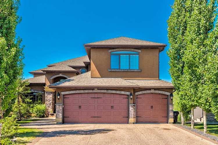 64 Rockcliff Point NW Calgary, AB T3G 5Z4