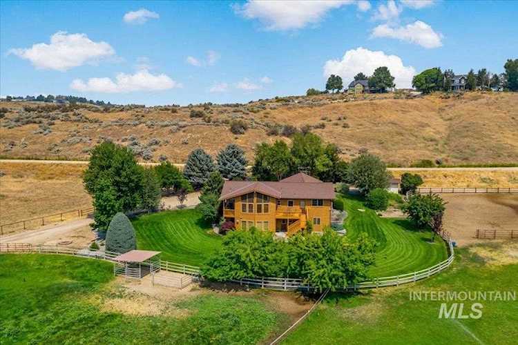 8600 W Equest Ln Eagle, ID 83616