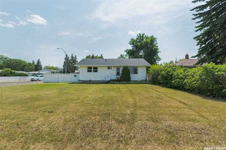 1025 E 10th Ave Regina, SK S4N 0J1