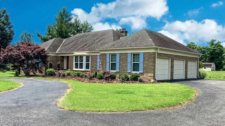 2600 Little Hills Ln Anchorage, KY 40223