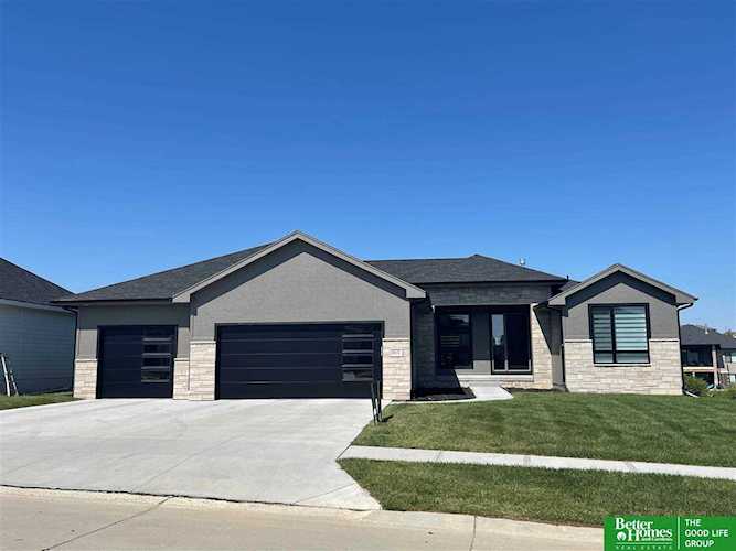 18332 Cheyenne Rd Omaha, NE 68136