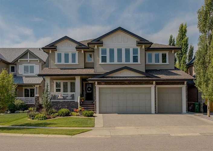 31 Elgin Estates Point SE Calgary, AB T2Z 0N6