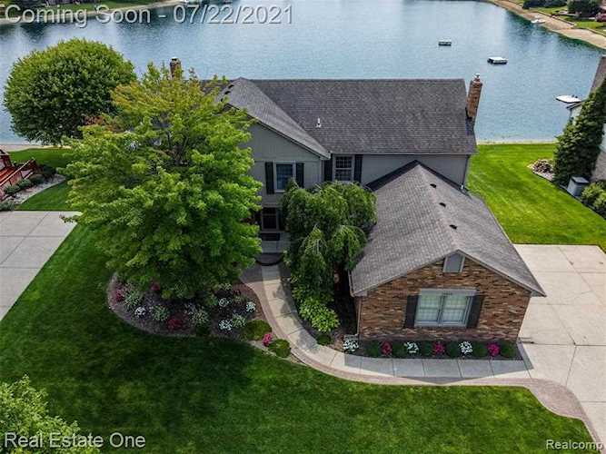 14810 Chatham Dr Shelby Twp, MI 48315 | MLS 2210053259 Photo 1