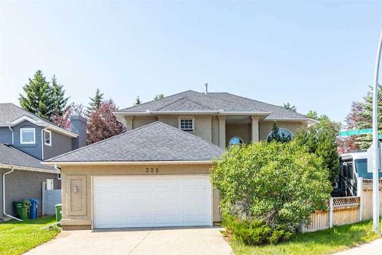 325 Country Hills Ct NW Calgary, AB T3K 3Z2