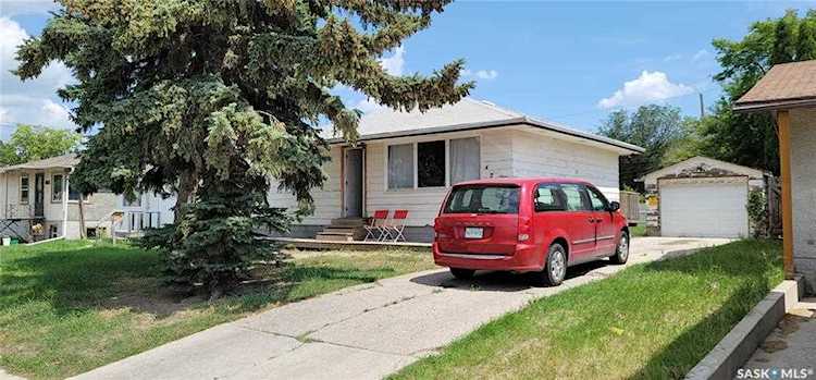 429 Mcintyre St Regina, SK S4R 2M2