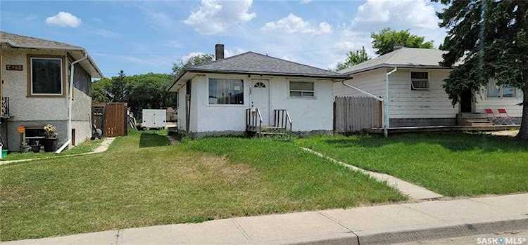425 Mcintyre St Regina, SK S4R 2M2